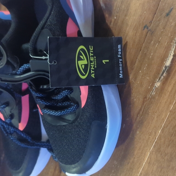 Athletic Works Kids shoes size 1 - Picture 2 of 6